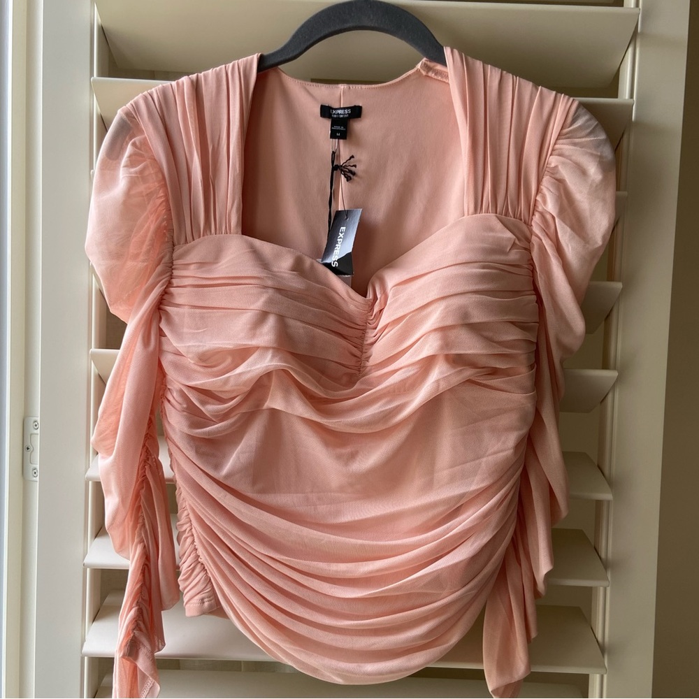 EXPRESS women’s sz M blush pink top 3/4 sleeve ruching. Removable cups BNWT